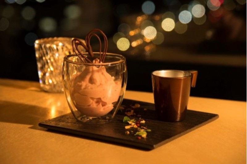 Special Valentine Cocktail – Strawberry and Black Tea Affogato Enjoy an after-dinner refreshment. 2,200 yen