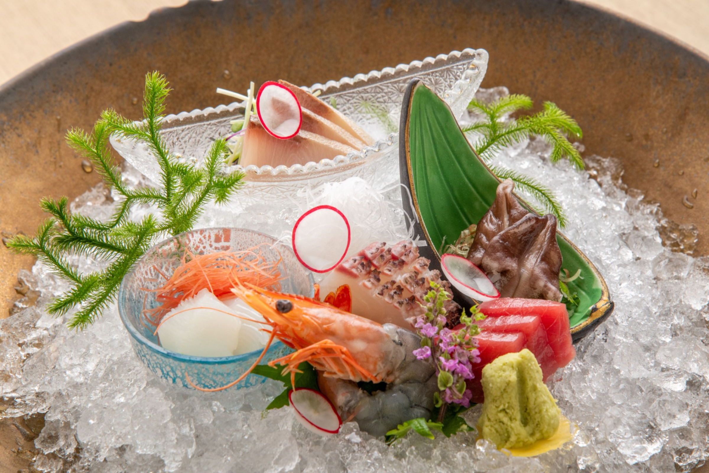 Chef’s Selection of Six Varieties of Assorted Sashimi ( Serves 2 and up ) 5,280 yen (tax inclusive)